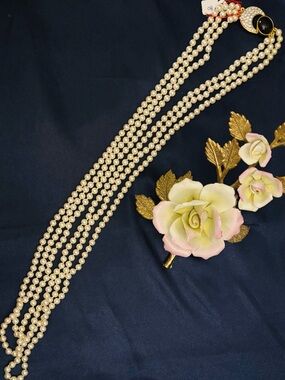 Butler necklace knotted pearl beads with Onyx